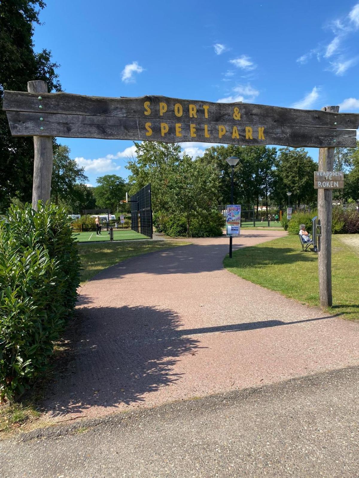 Knus Boomstamhuisje Op De Schatberg - Nabij Toverland セフェーヌム エクステリア 写真